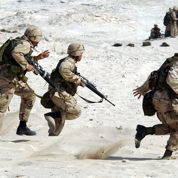 La Défense recrute 800 officiers et sous-officiers